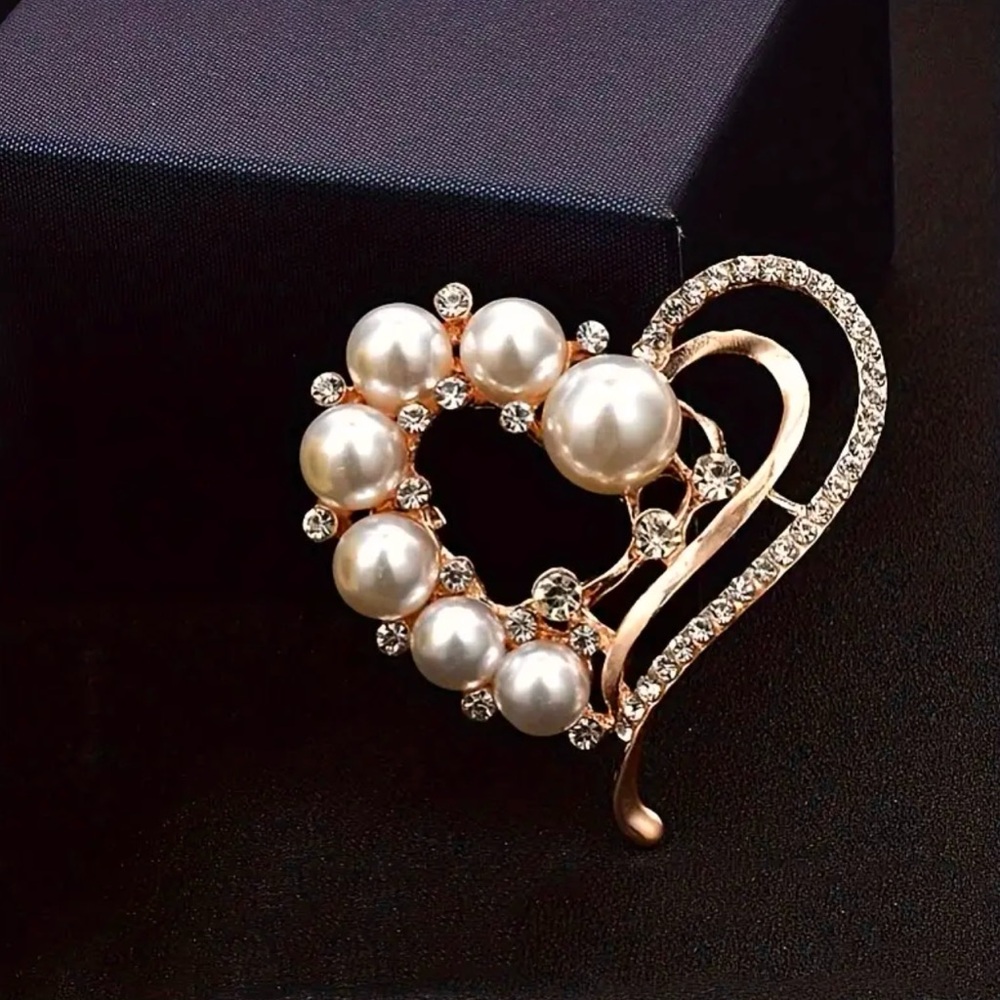 NWOT - Rose Gold and Cream Heart Brooch with Pearls and Rhinestones - Picture 3 of 7